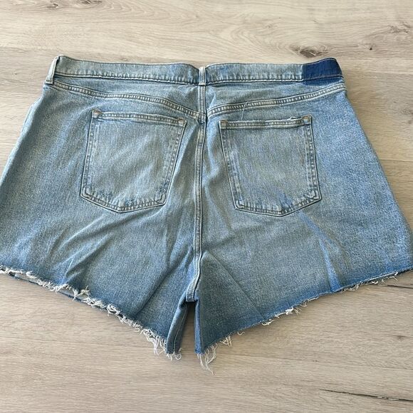 Abercrombie & Fitch Curve Love 4” Mom Short High Rise Light 36/22 NWT IN PKG - Picture 3 of 7